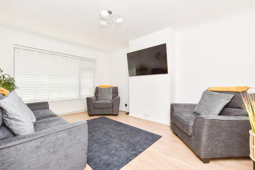 2-bed bungalow on Freemans Close, Seasalter, Whitstable, Kent, £350,000