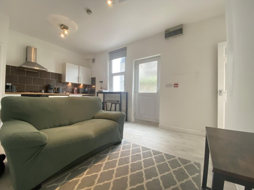 Apartment in Cardiff - View 2