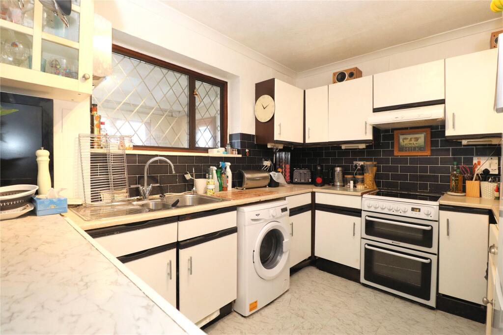 Bunyard Drive, Woking, Surrey, GU21 photo 2
