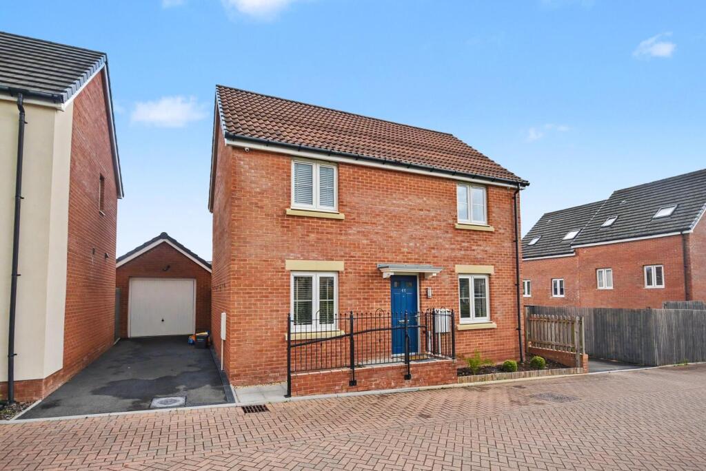 Main image of property: 44 Picca Close, Wenvoe, CF5 6XP