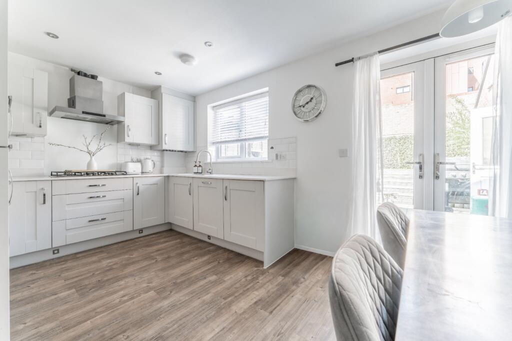 House in Dartford, Ebbsfleet Valley - More