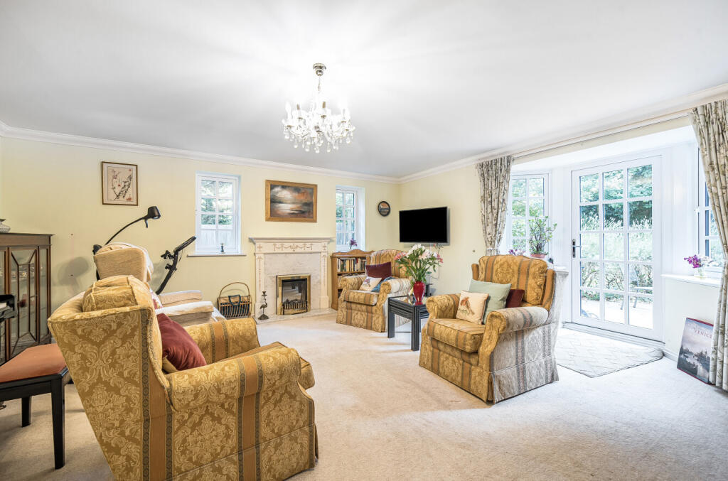 Courtney Place, Terrace Road South, Binfield, Bracknell, RG42 photo 2