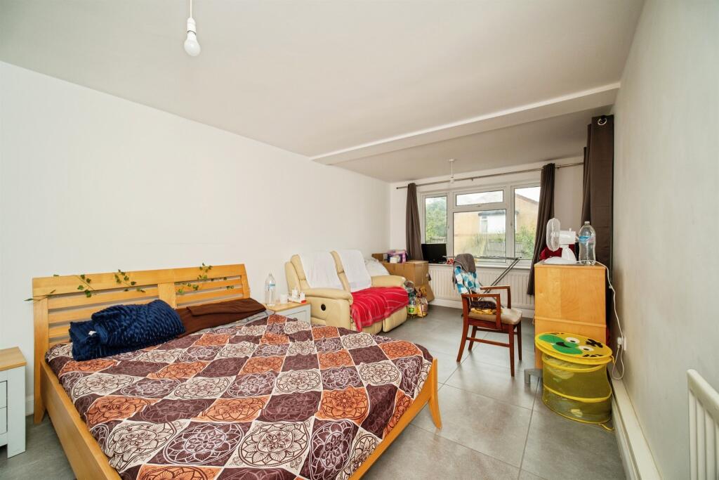 House in Basingstoke and Deane, Basingstoke - View 3