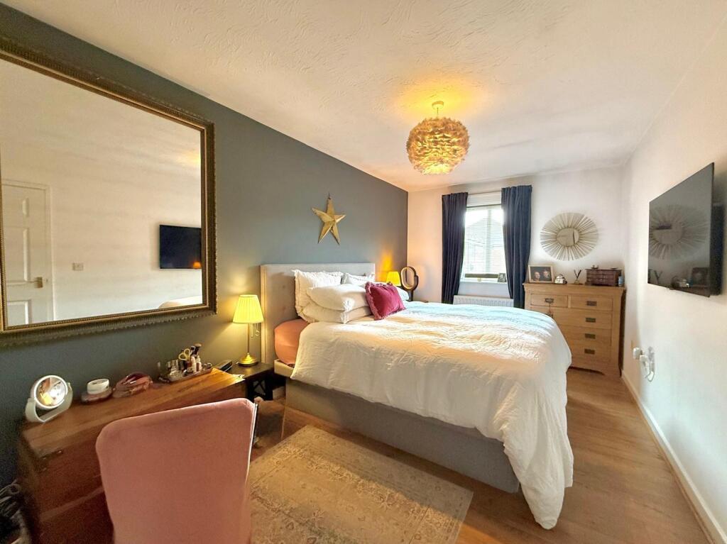 House in Swindon, Walcot East, South Swindon - View 3