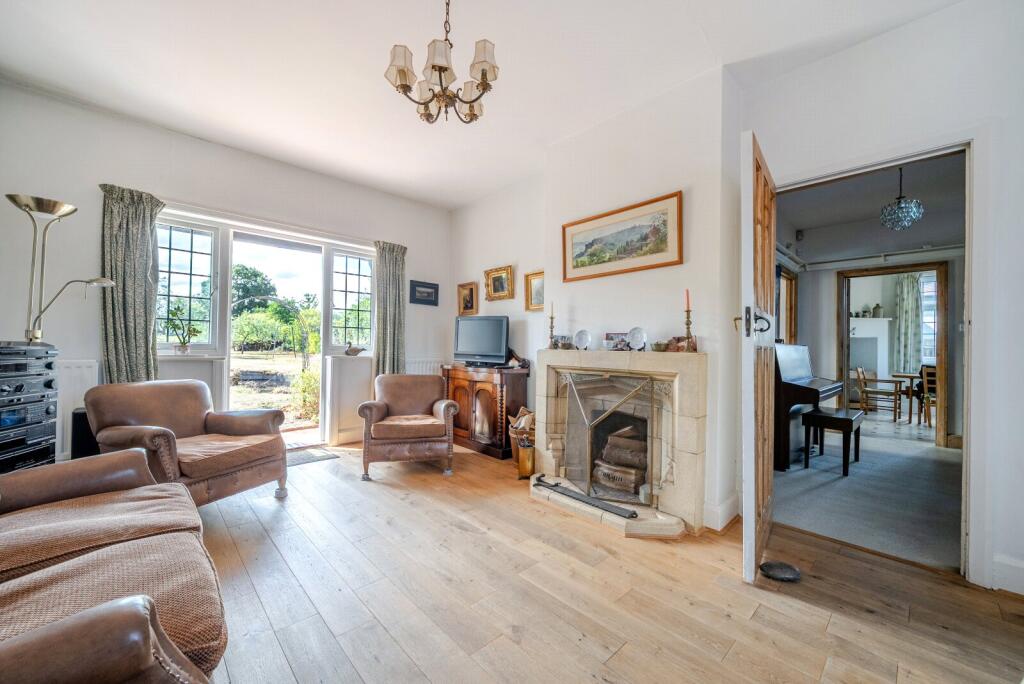 House in Elmbridge, Surrey - More