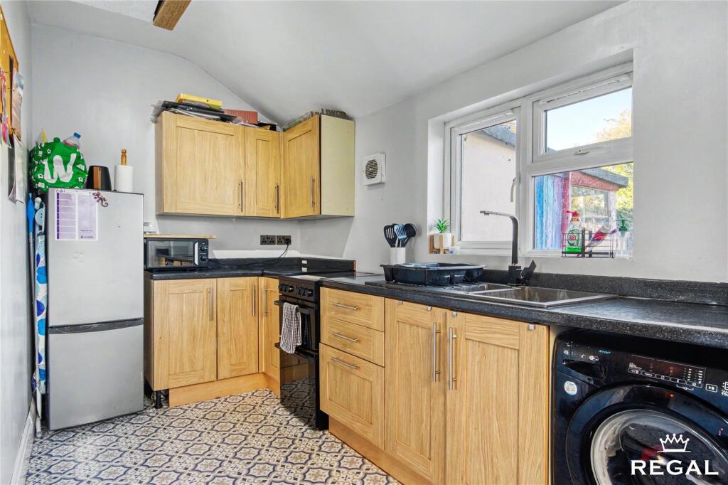 Palmerston Road, Upton, Poole, BH16 photo 5