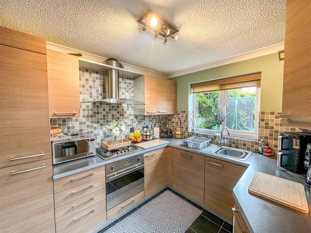 Applegarth Close, Corby photo 4