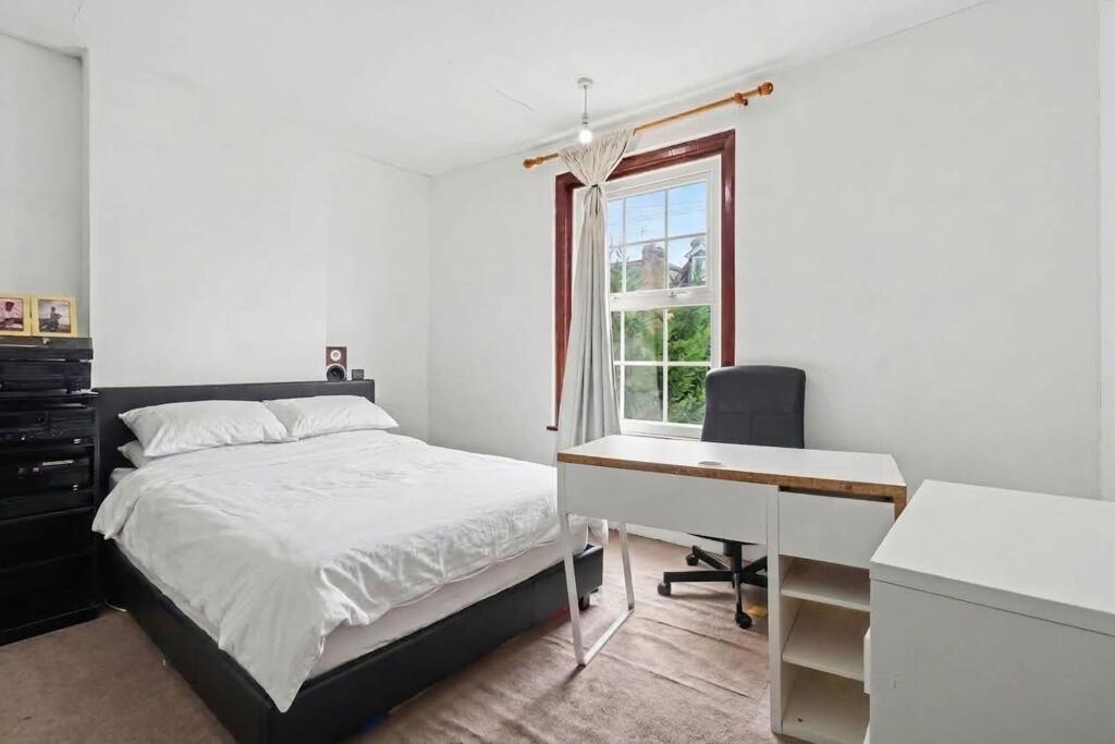 Apartment in Kingston upon Thames - View 5
