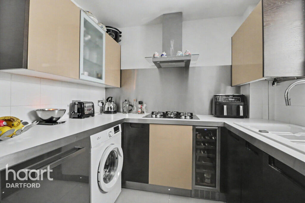 Apartment in Dartford, Kent - View 4