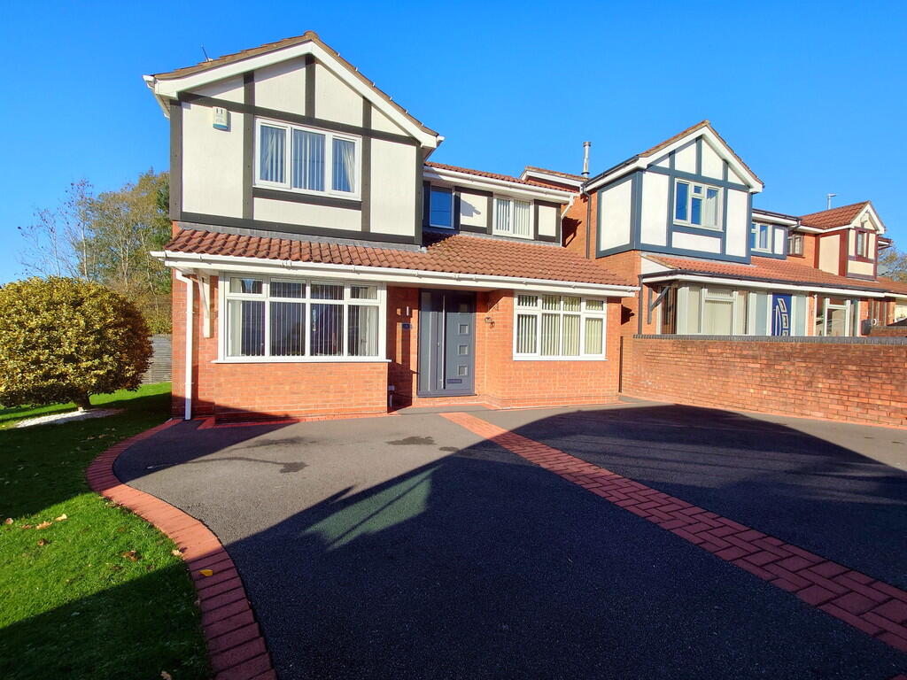 4-bed detached on Rossett Grove, Packmoor, Stoke-on-Trent, £320,000
