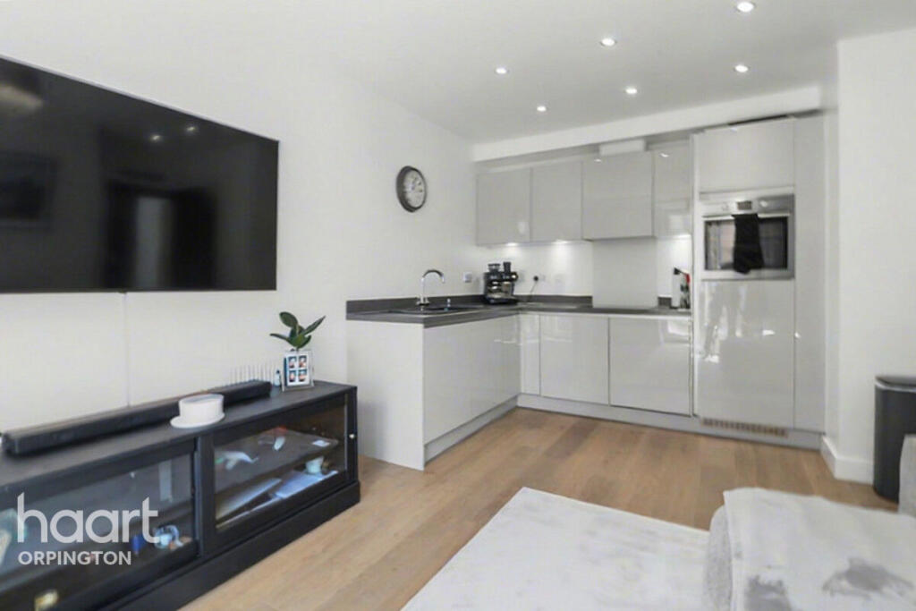 Apartment in Orpington, Broom Hill, Crofton - View 5