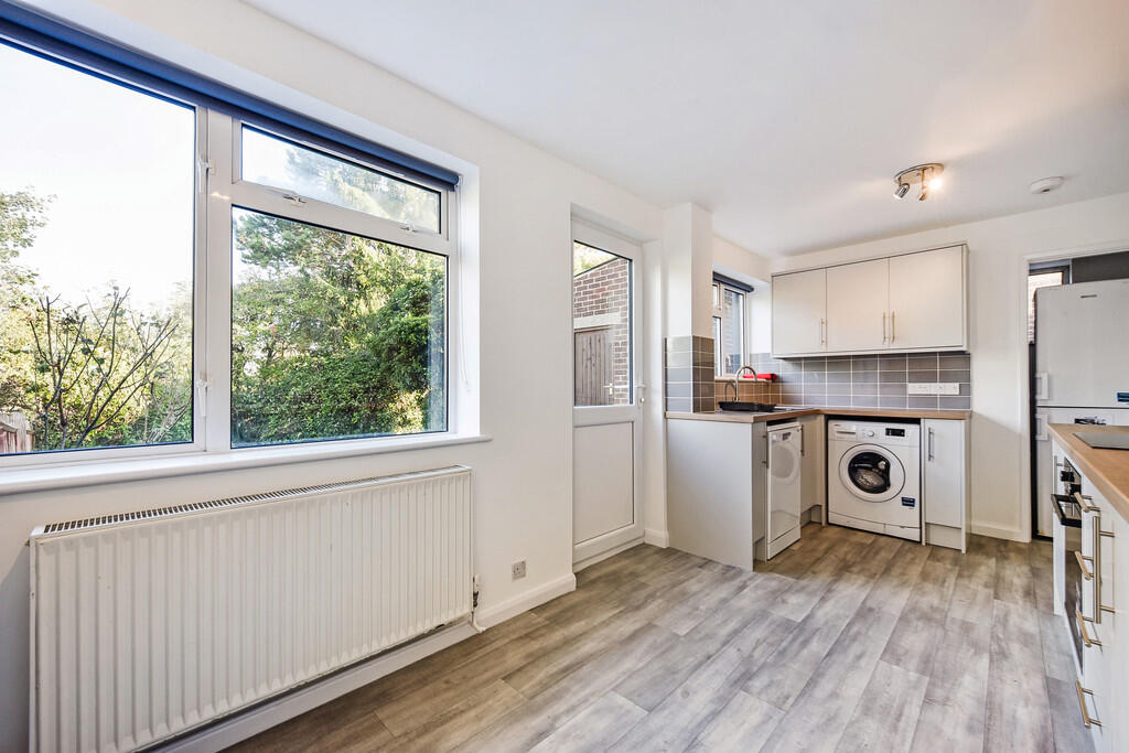 Imber Road, Winnall, Winchester photo 3