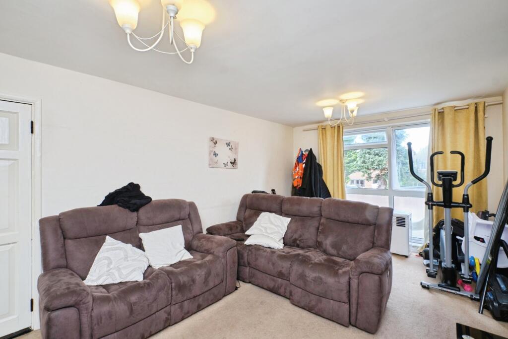 Apartment in Sandwell, West Midlands - View 4