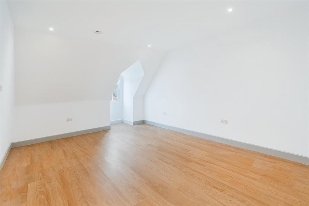 Apartment in Sutton - More