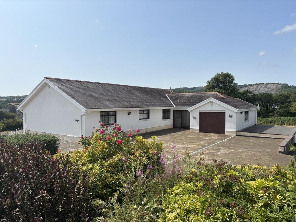 Main image of property: 70 Kings Road, Llandybie, Ammanford, Carmarthenshire.