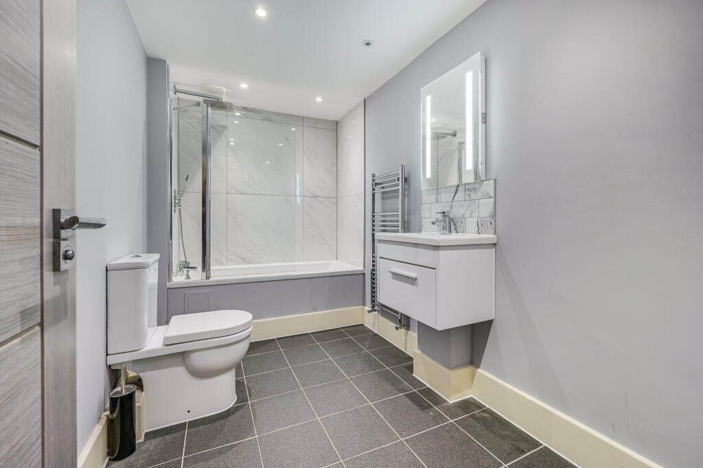 Apartment in Chelmsford - View 3