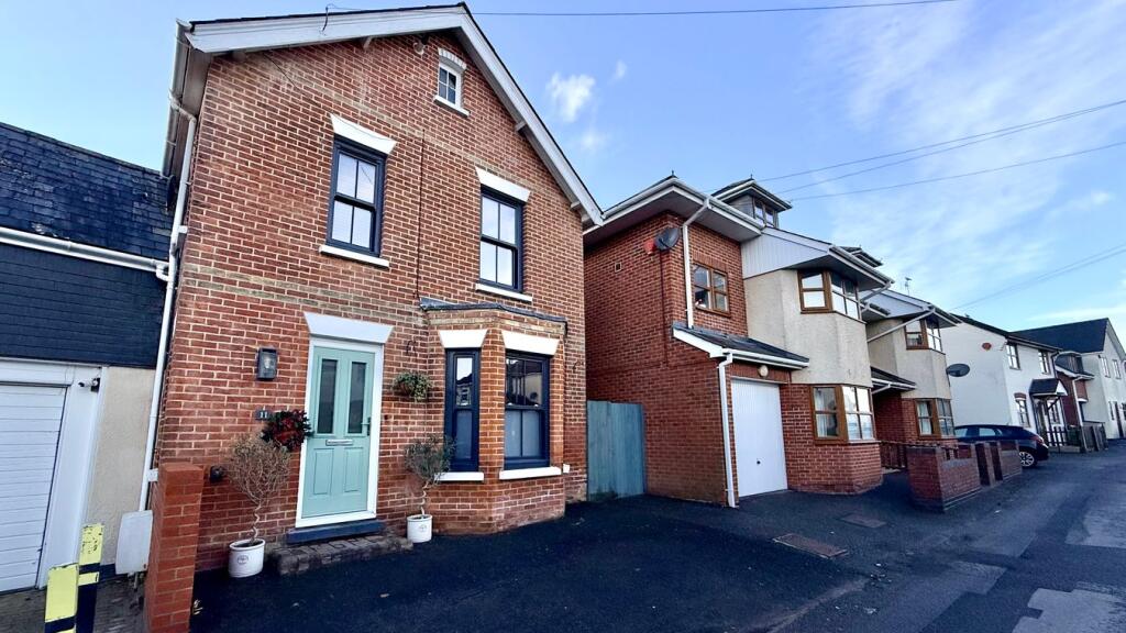 Main image of property: Lower Buckland Road, Lymington, SO41