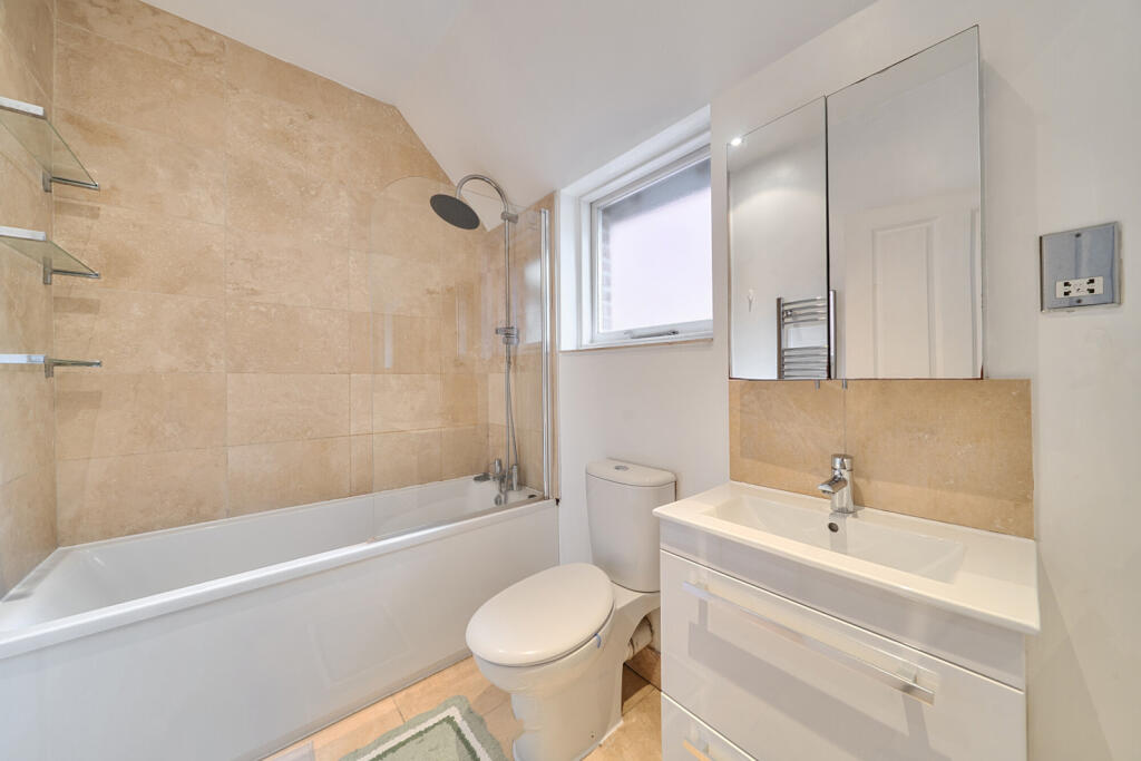 Apartment in London, Dacre Park Estate, Blackheath - More