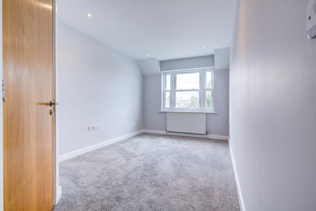 Apartment in Southend-on-Sea - More