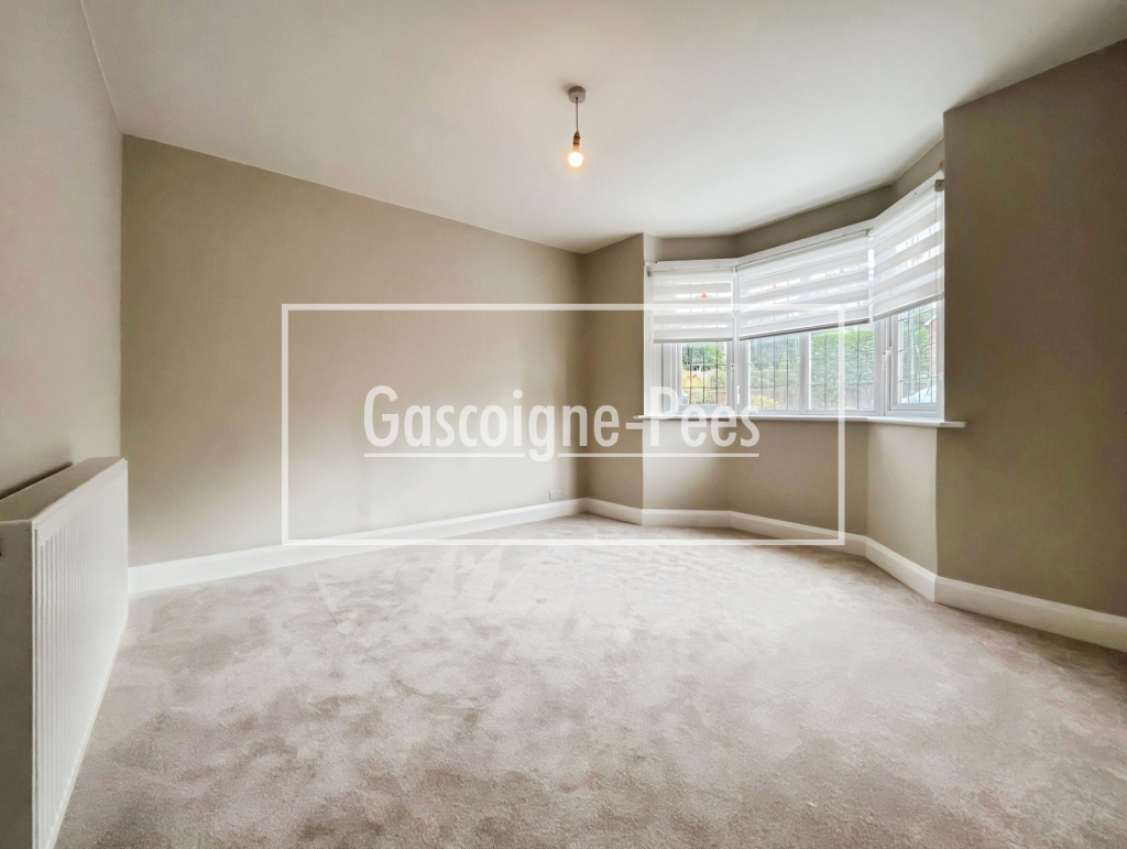 House in Leatherhead - View 3