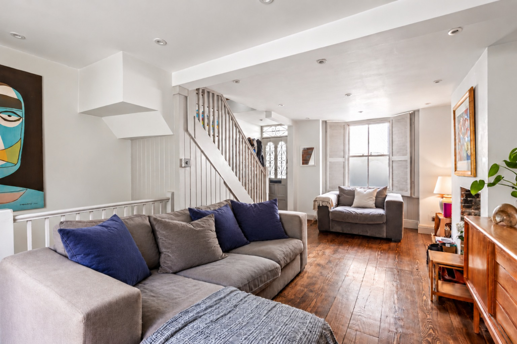 2 bedroom semi-detached house for rent