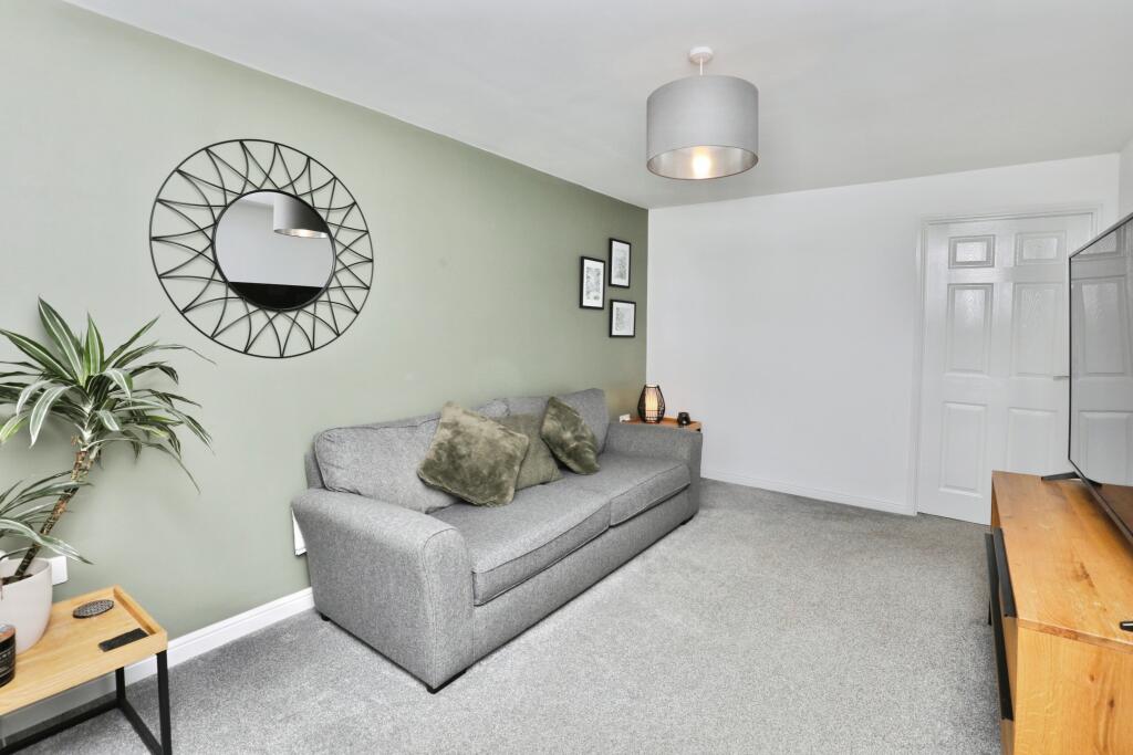Courtfield Drive, Skelmersdale, WN8 photo 4