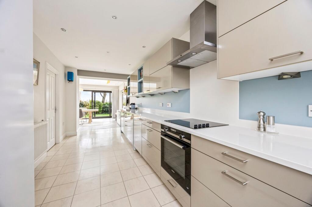 Chichester Road, Hellingly, BN27 - More