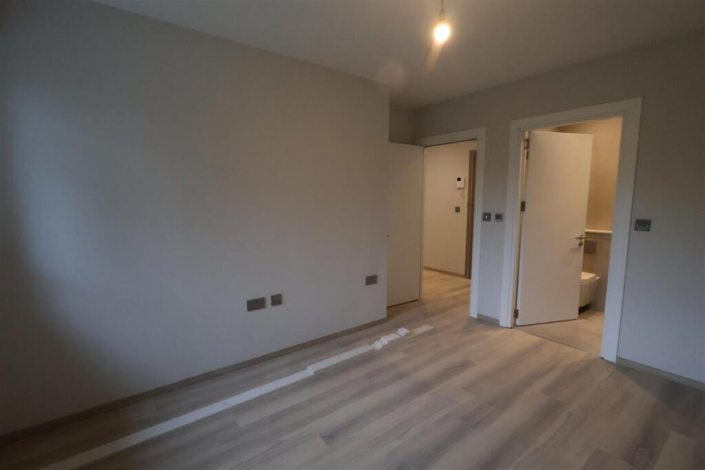 Apartment in Redditch, Southcrest, Headless Cross - View 5