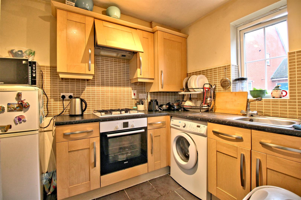 Tyrrell Crescent, South Wootton photo 3