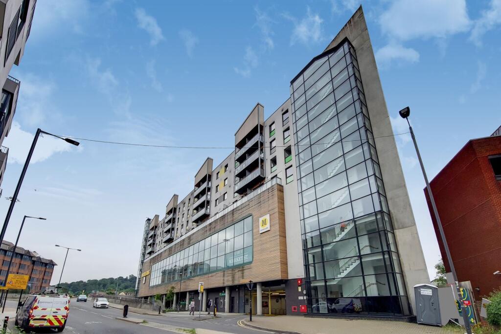 Apartment in Harrow - More