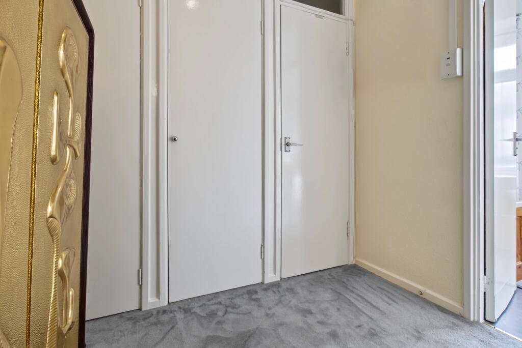Apartment in Romford - View 4