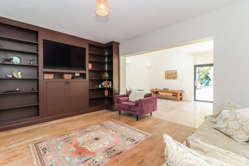 House in Hambleden, Buckinghamshire - View 5