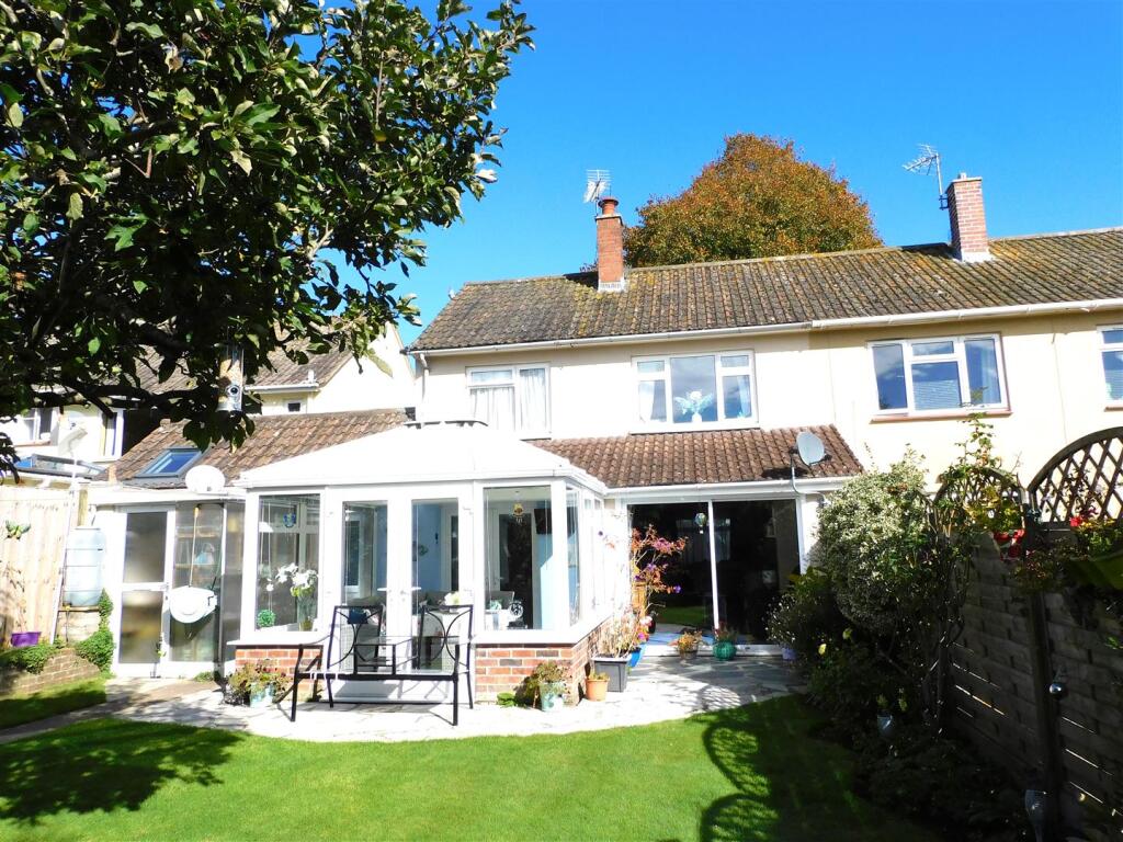 3-bed semi-detached on Elizabeth Road, Seaton, £374,950