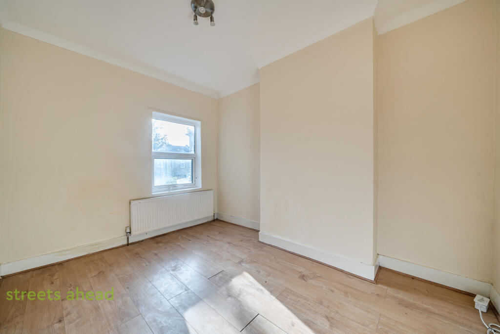 House in Croydon - More