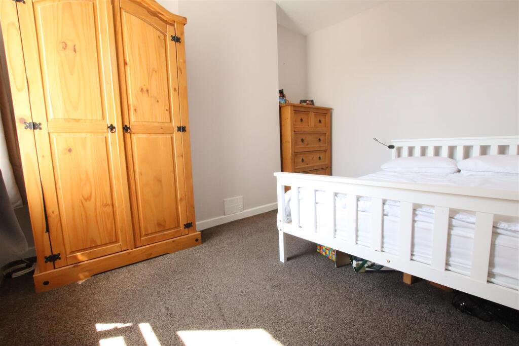 House in Southampton - More