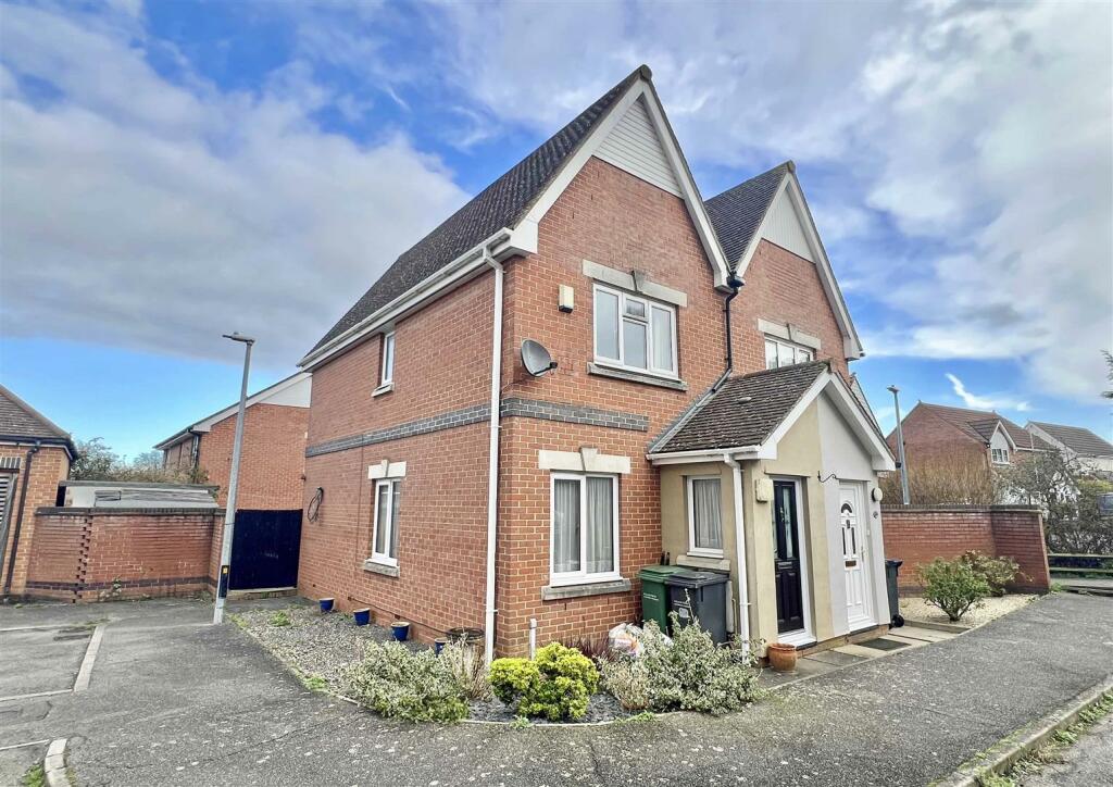 Main image of property: Comma Close, Braintree