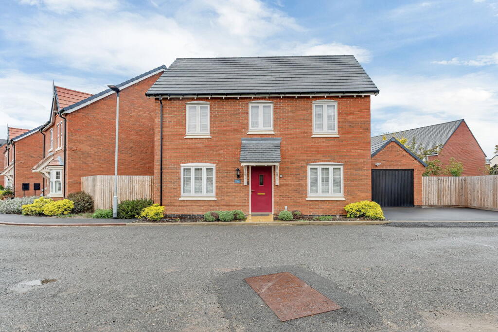 3-bed detached on Stirling Drive, Biddenham, MK40, £475,000