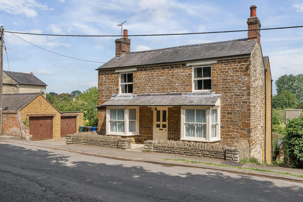 4-bed detached on Heyford Road, Steeple Aston, OX25, £650,000