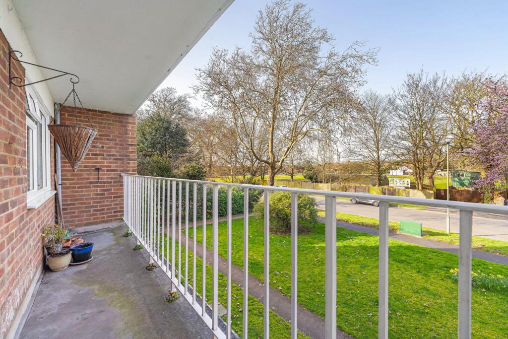 24 Foxgrove Road, Beckenham, BR3 photo 3
