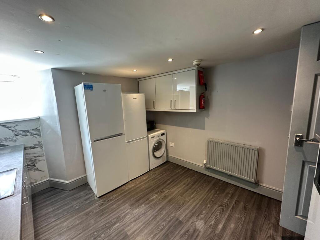 8 bedroom terraced house for rent