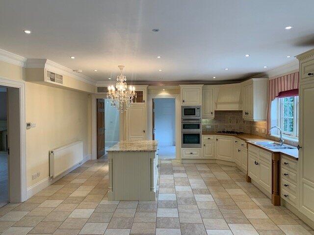 House in London, Northwood - View 2