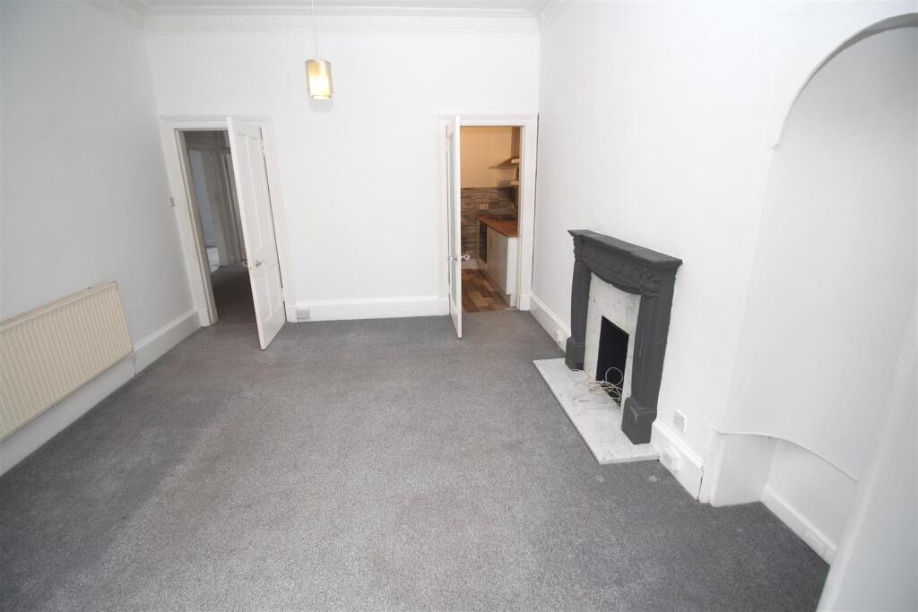 Binnie Street Gourock photo 3