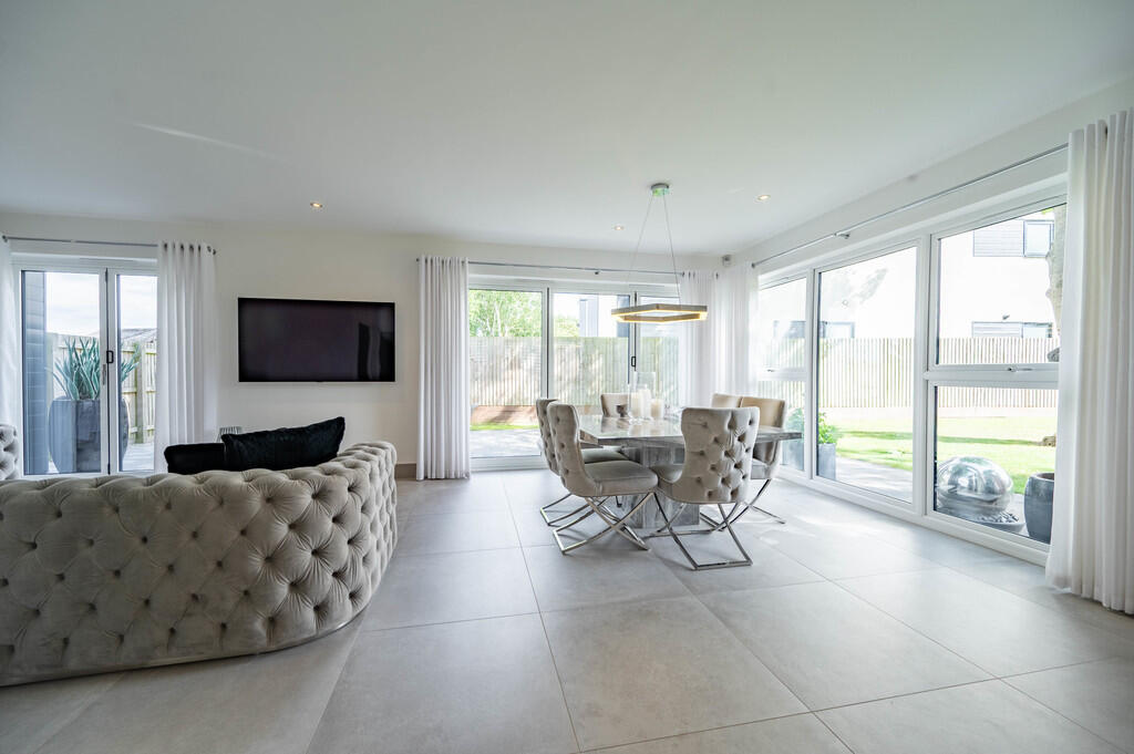 House in Nottingham, Bramcote - View 3