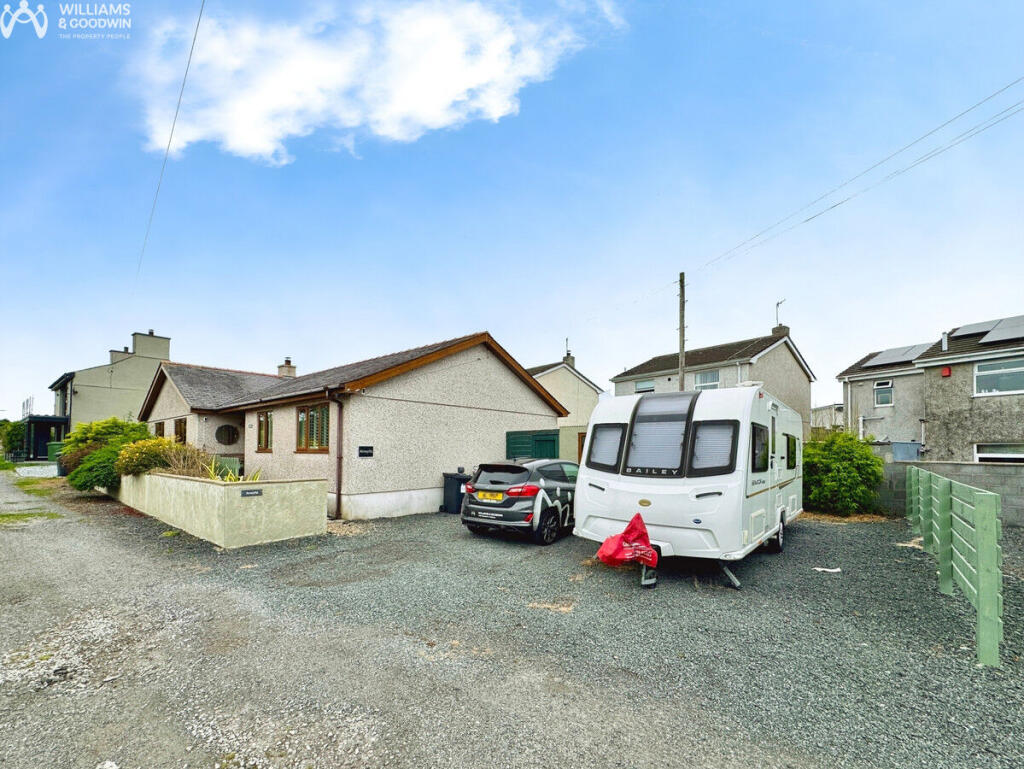 South Stack Road, Holyhead, Anglesey, LL65 photo 4