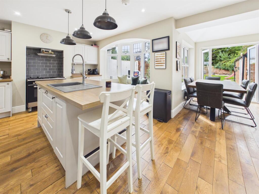 House in Gloucester - View 5