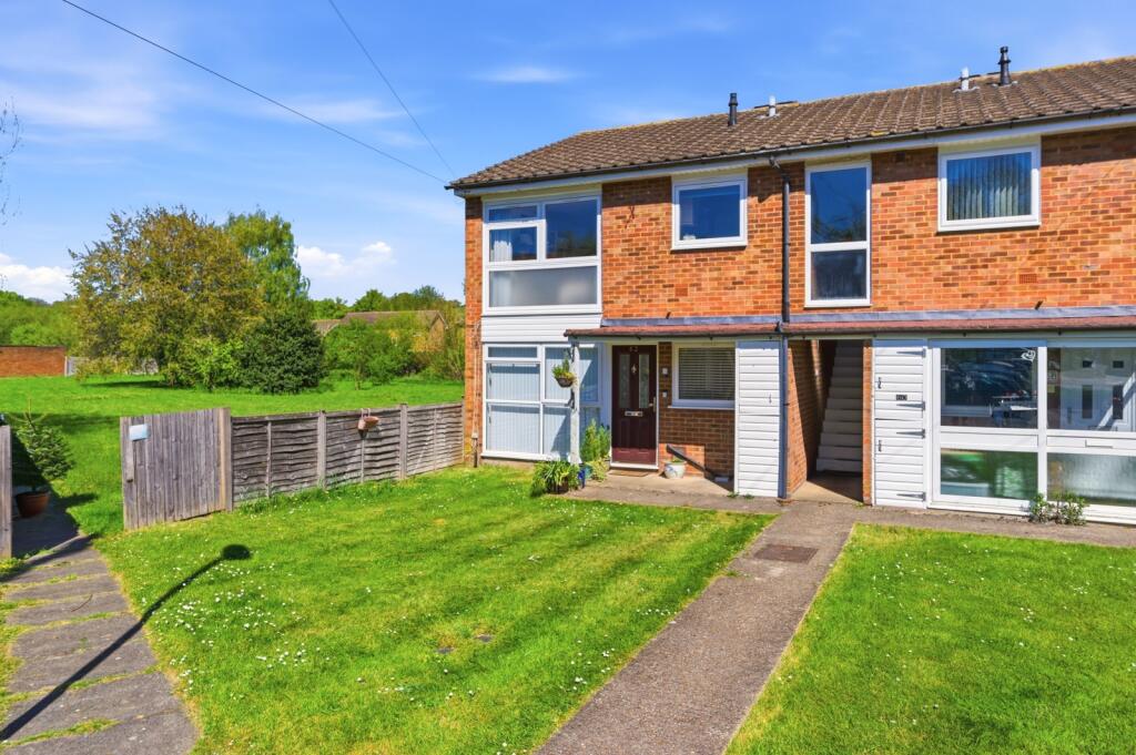 2-bed flat on Coldharbour Lane, Harpenden, Hertfordshire, AL5, £315,000