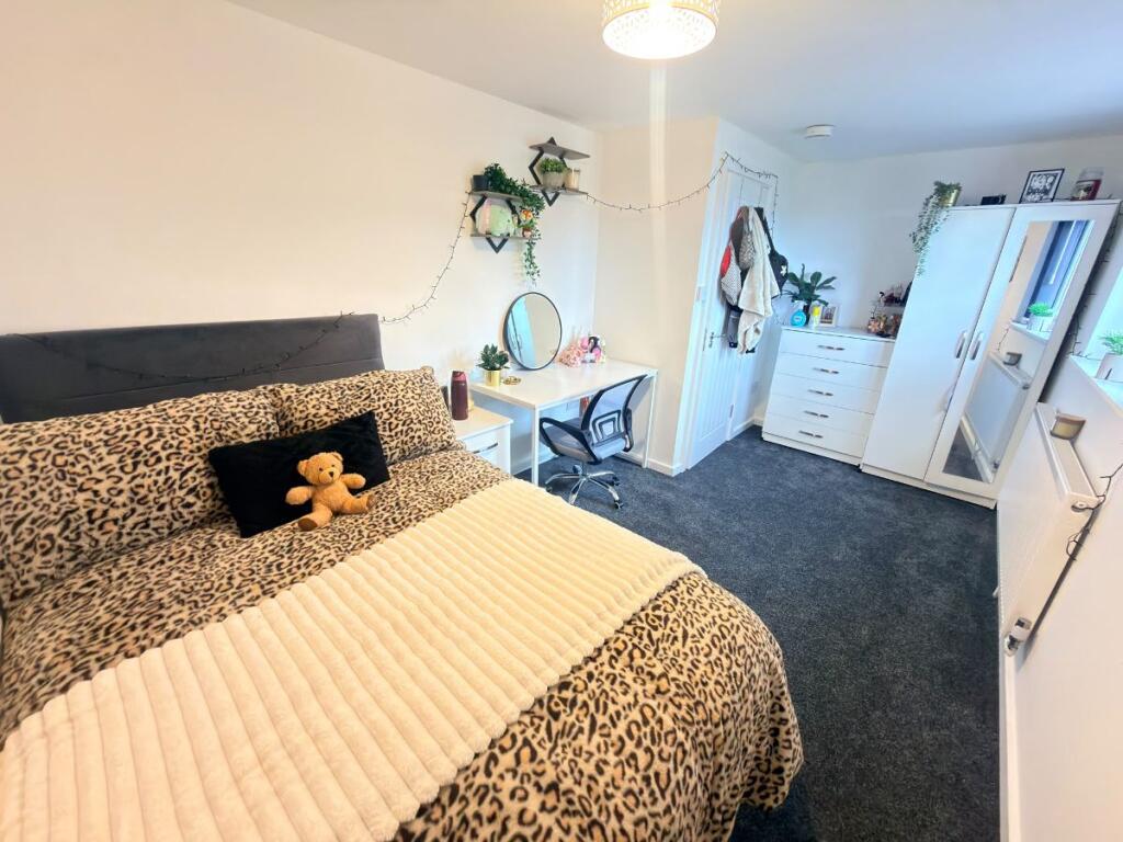 House in Liverpool, Kensington Fields, Kensington - More