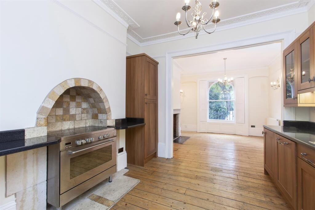 Apartment in London - View 5