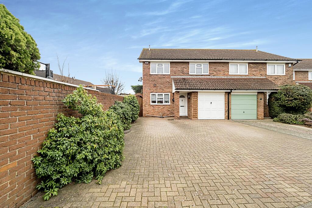 Main image of property: Ilfracombe Crescent, Hornchurch, RM12