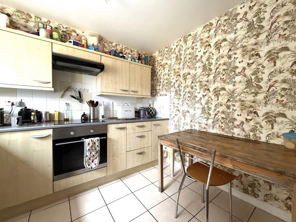 Apartment in Swindon - View 4